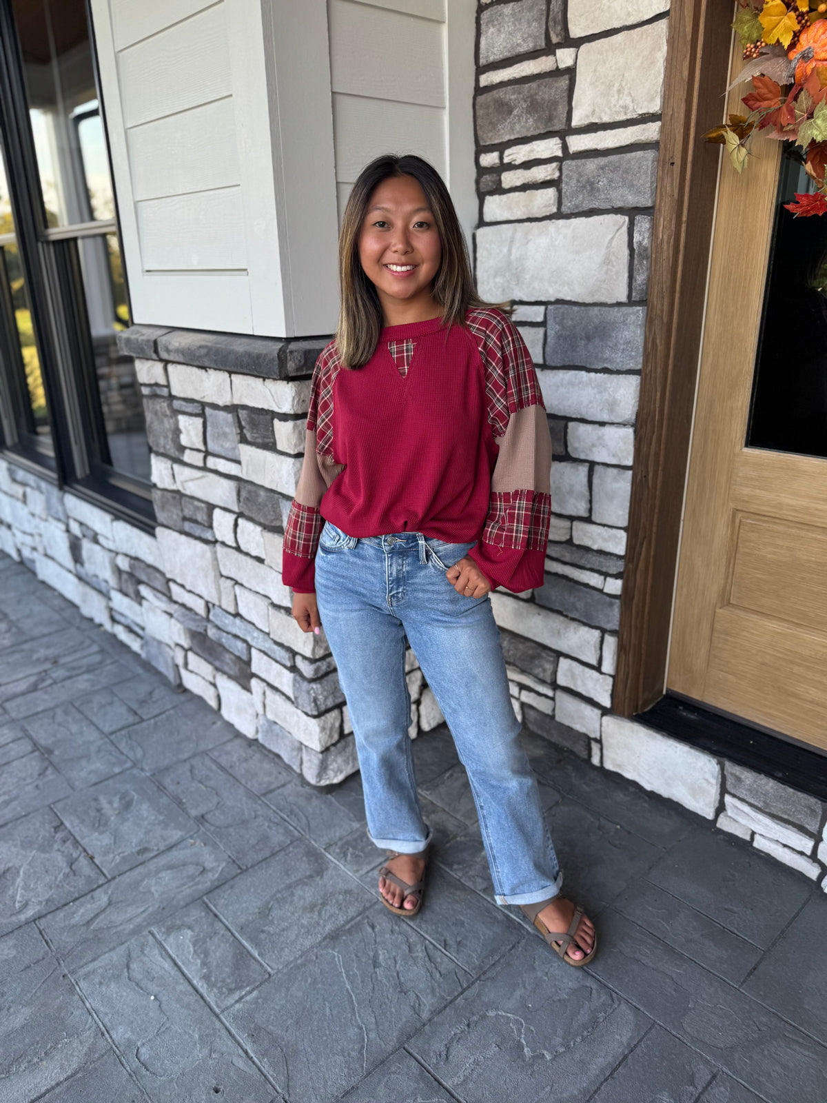 Mid Rise Rolled Up Cropped Straight Jeans