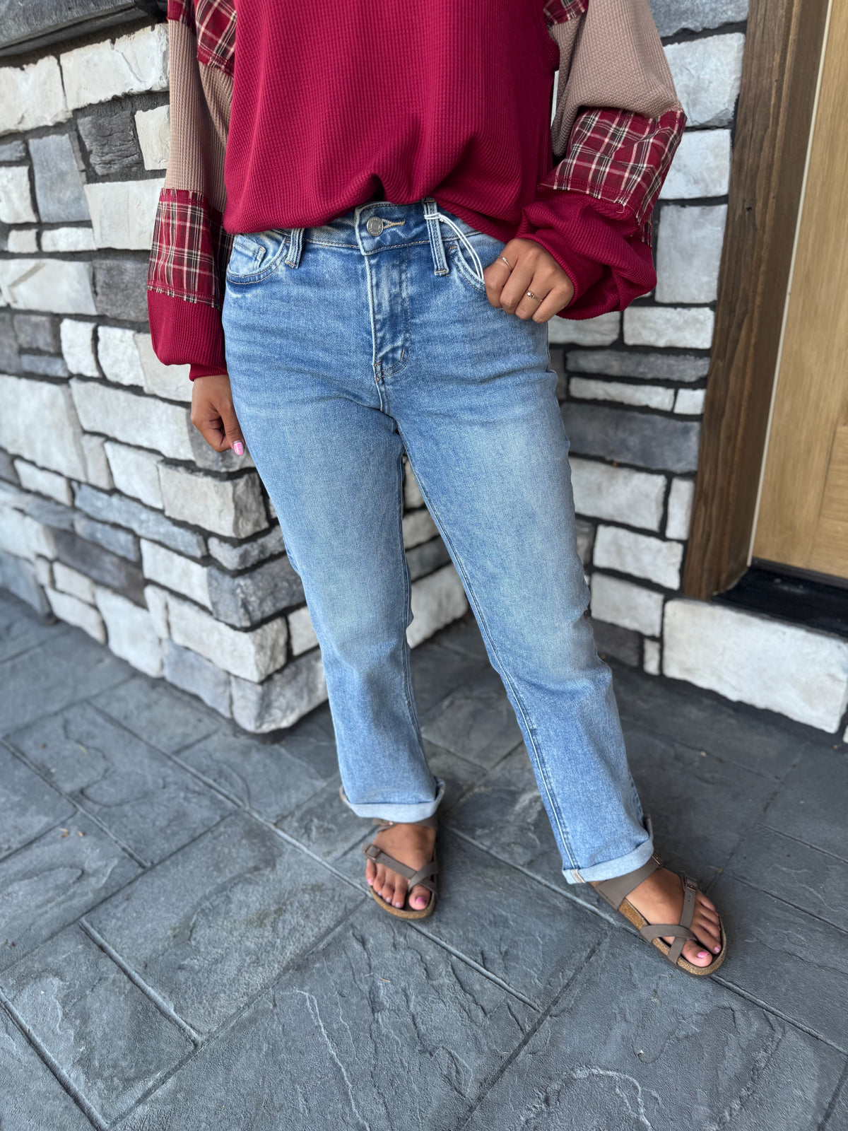 Mid Rise Rolled Up Cropped Straight Jeans