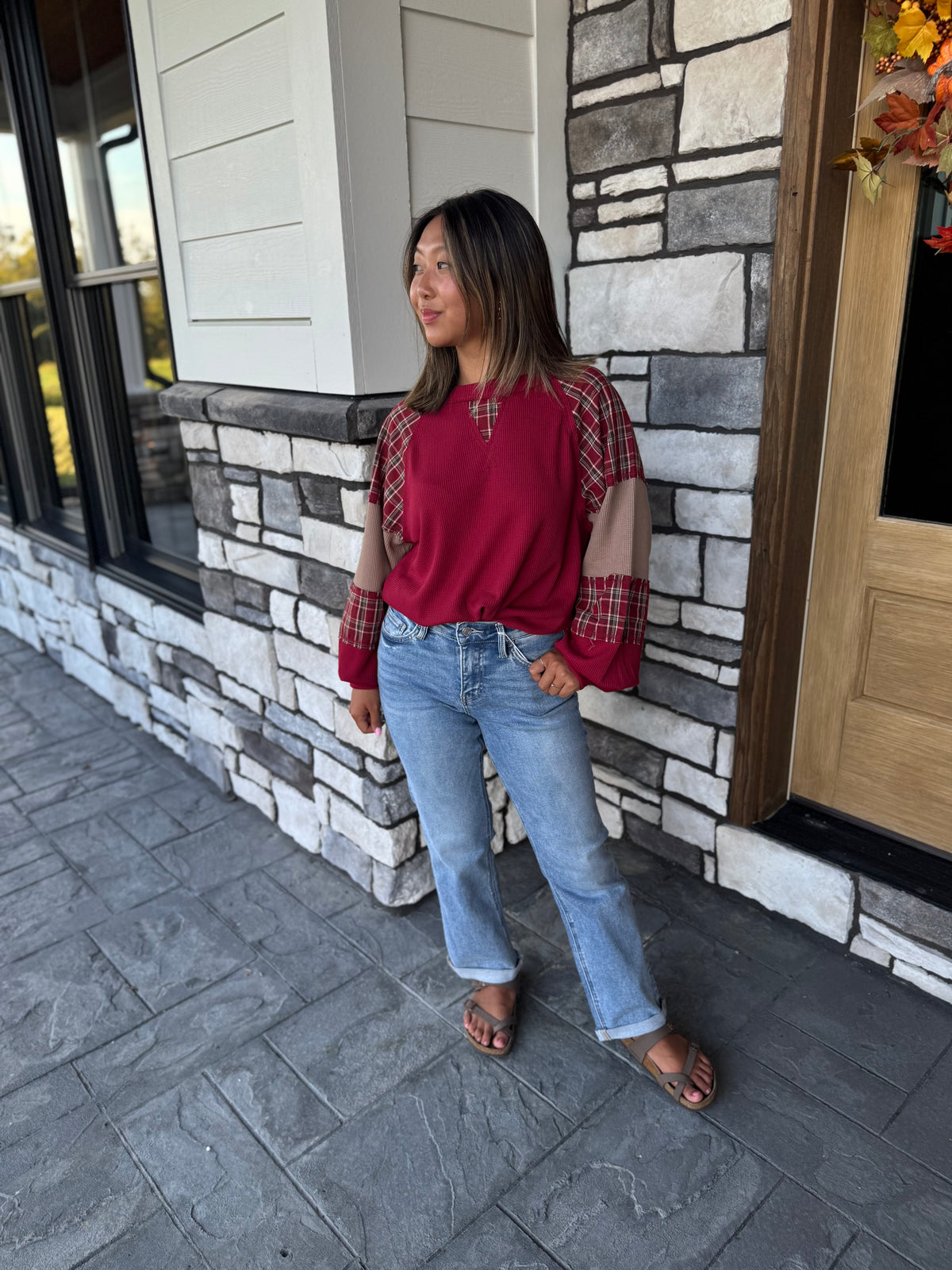 Mid Rise Rolled Up Cropped Straight Jeans