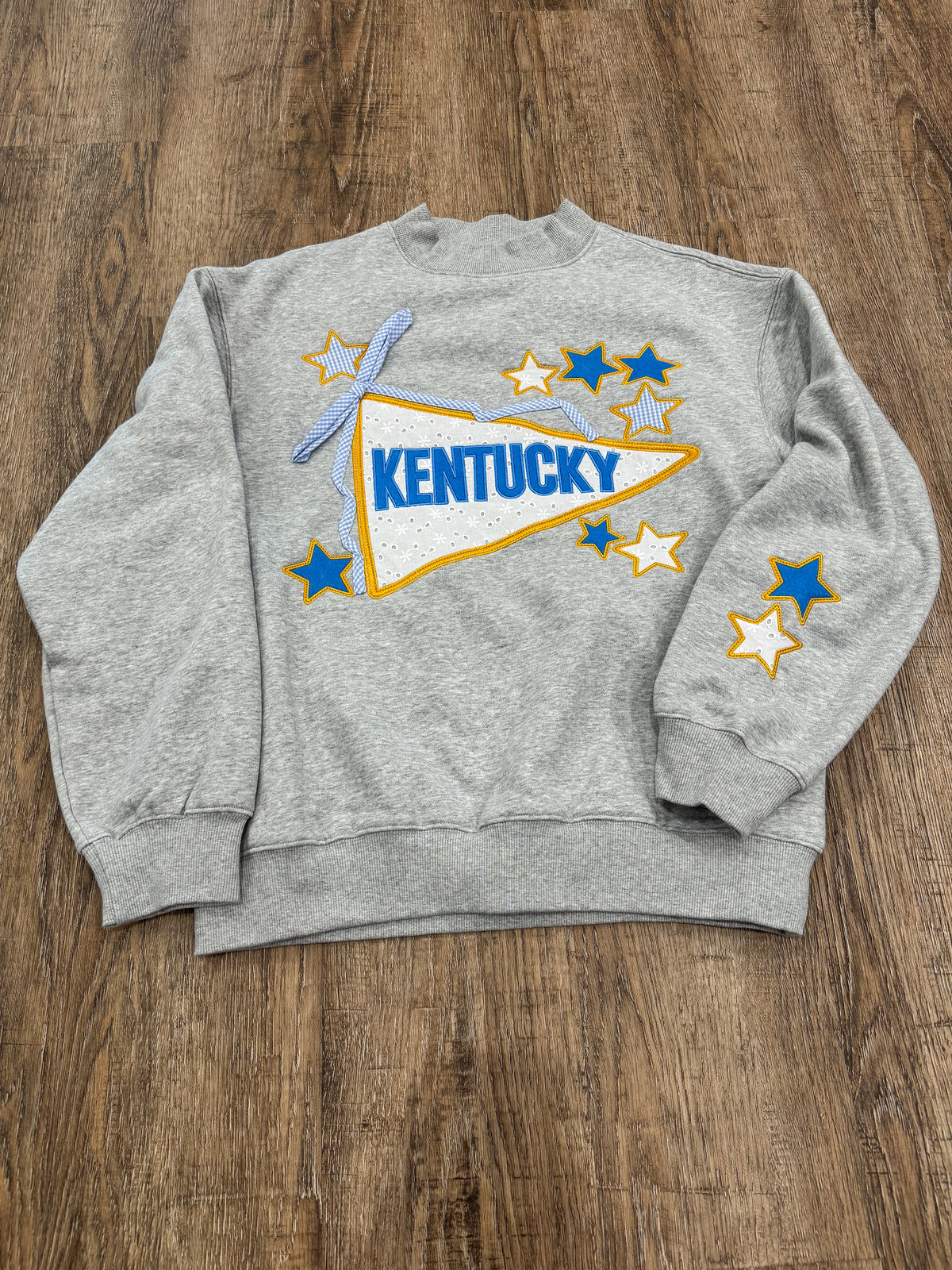Prim Gray "Kentucky" Pennant Embroidered/Appliquéd Sweatshirt